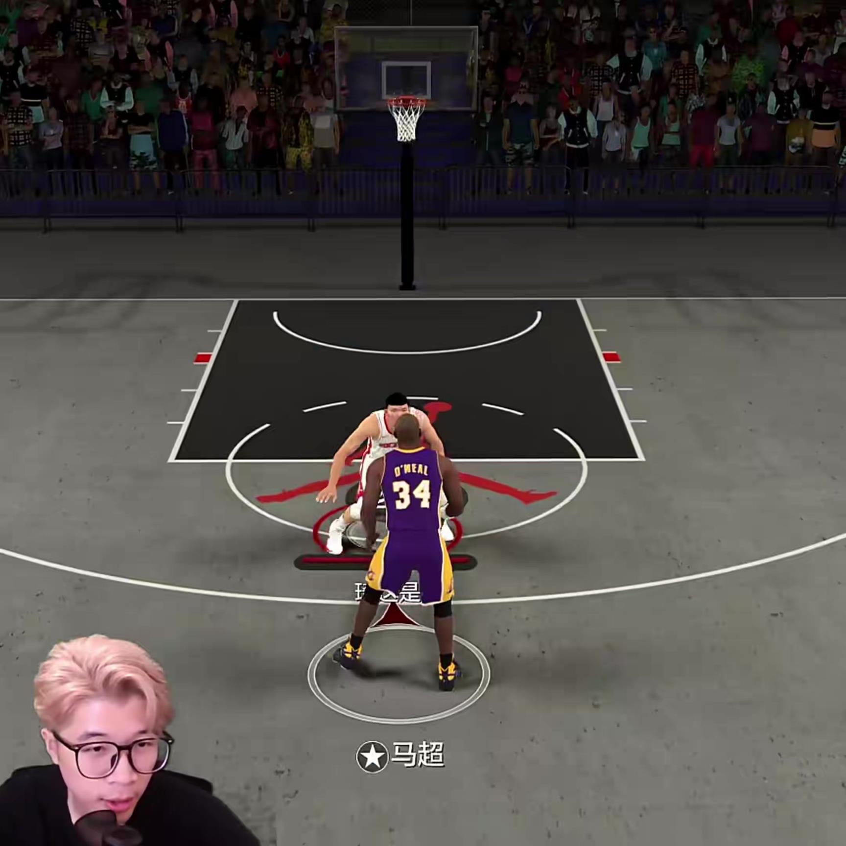 太强了吧!球迷在2K中操纵周琦打爆奥尼尔