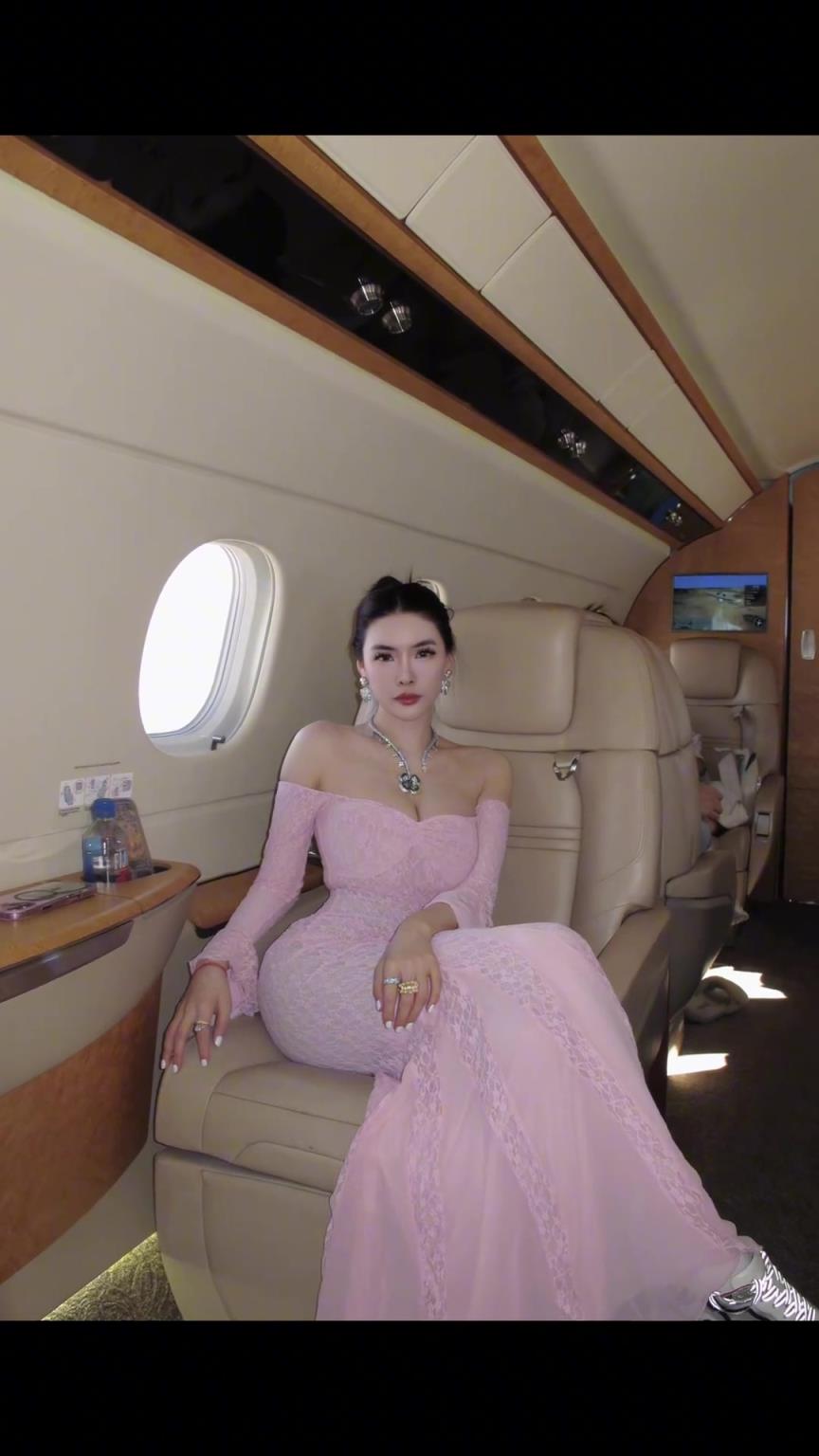 不是姐妹吗?和巴特勒逛赌城的华人美女:和女儿第二次参加全明星