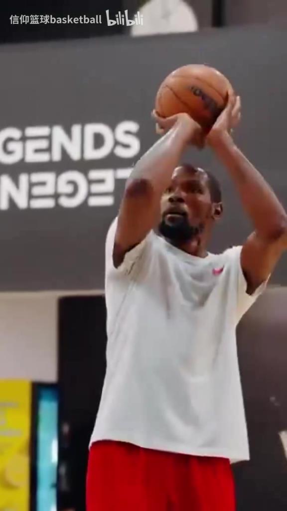独树一帜的风格!无论何时看杜兰特投篮训练都是一种享受!