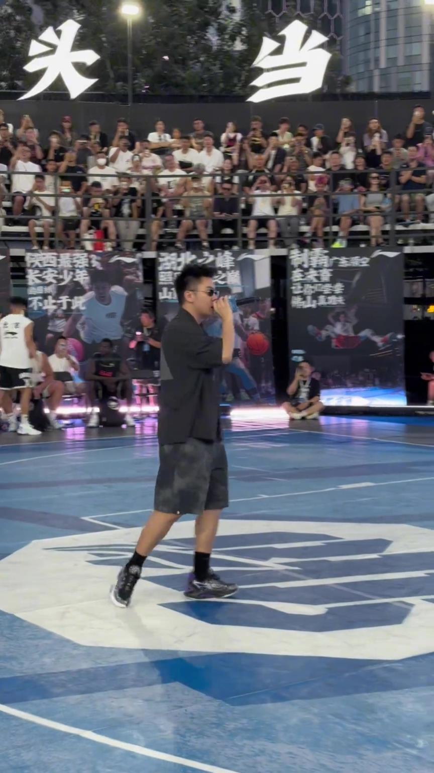 说唱歌手揽佬和吉米巴特勒一起“来财”!