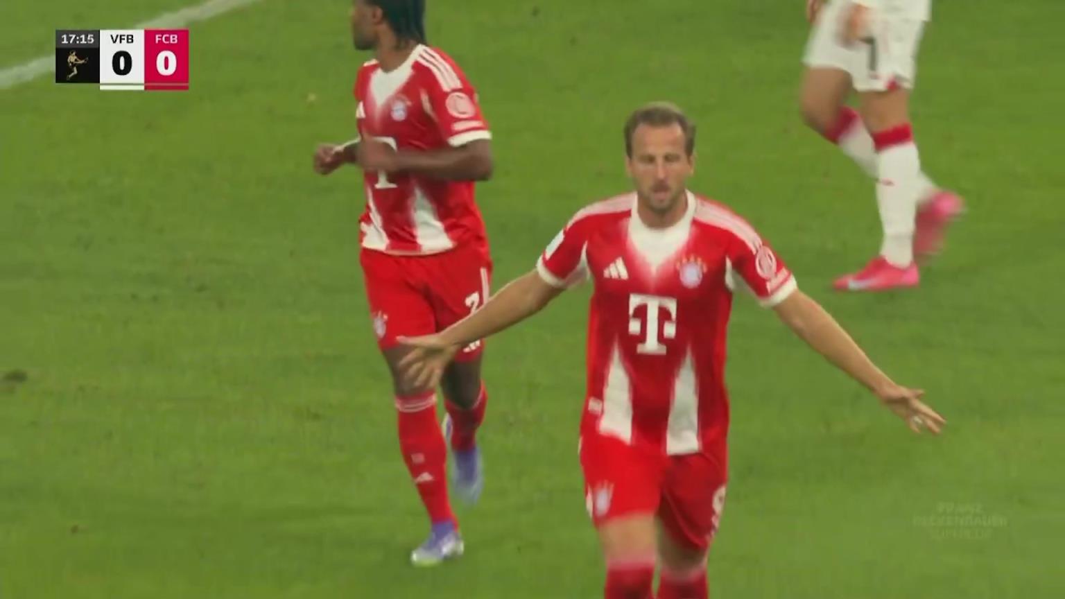 第二个冠军要来了?斯图加特球员解围失误,凯恩抽射破门