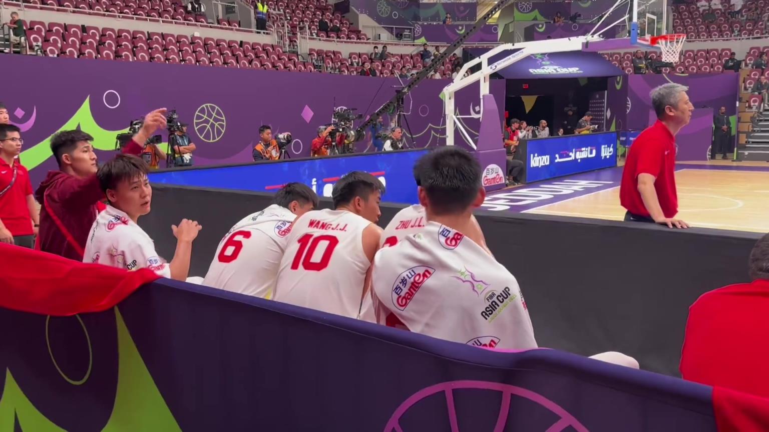 男篮内外双核!赵睿和胡金秋场下也一直讨论战术 全身心投入比赛