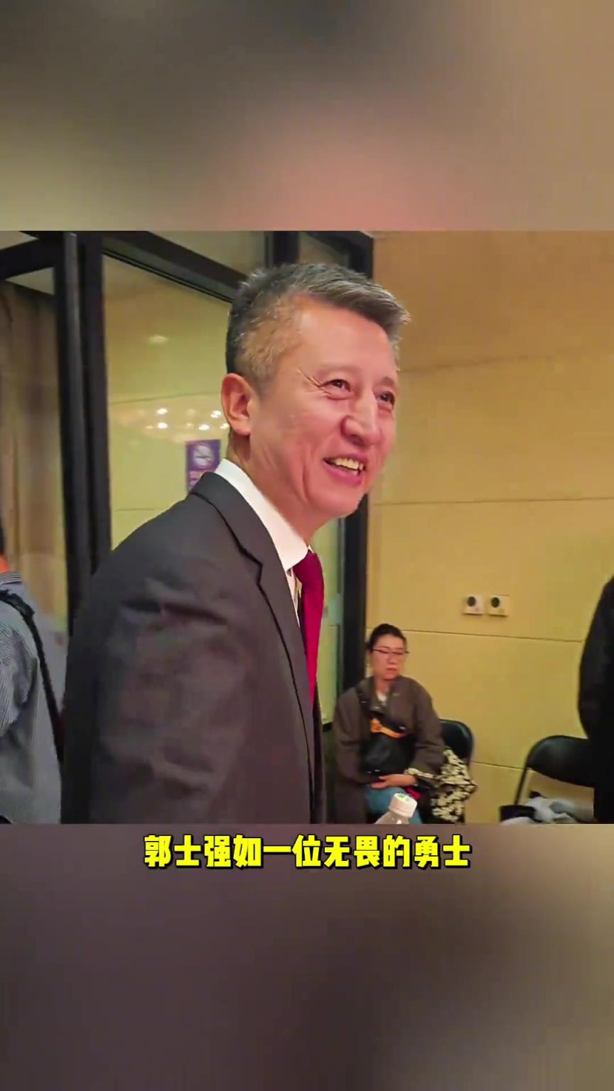 男篮低谷郭士强挑大梁!从“青丝”到“白发”只为篮球梦!