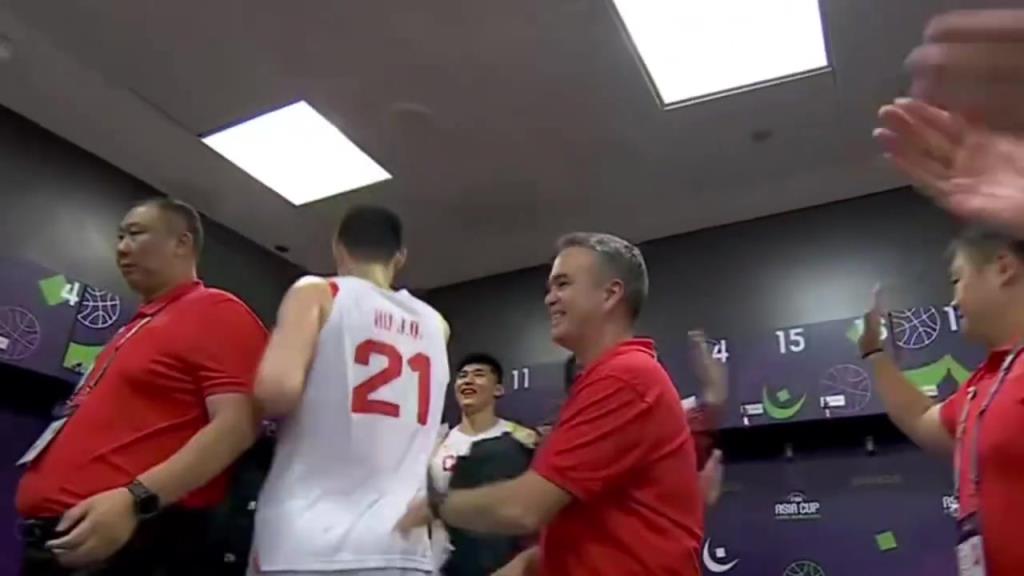 王仕鹏盛赞郭士强:他打着世界最先进的篮球 防守反击挡拆三分