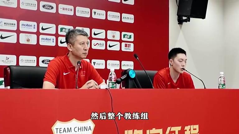 胡明轩此前也当过男篮队长,今天神勇表现险些拯救中国男篮!