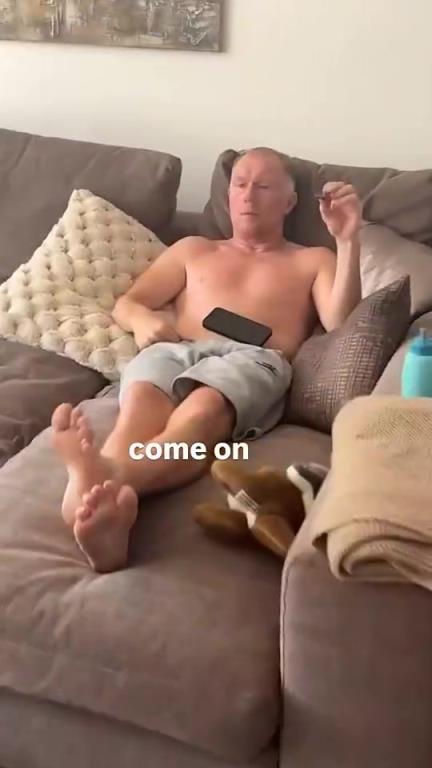 逆天!斯科尔斯女儿穿着阿森纳球衣在老头面前晃,斯科尔斯气死