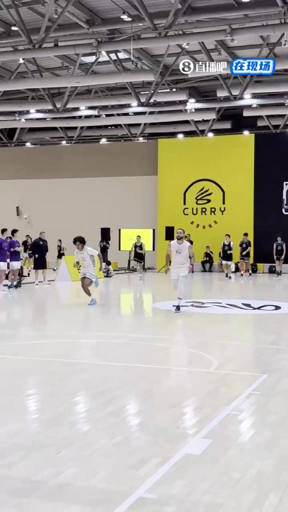 中国篮球目前最有天赋的后卫了吧?朱正出现在库里中国行训练营中