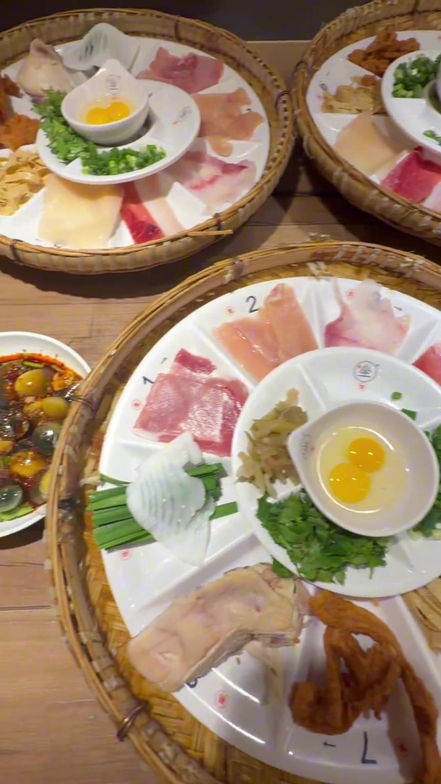 美娜晒自拍:看“53岁”女主持人下班后的快乐有多么简单