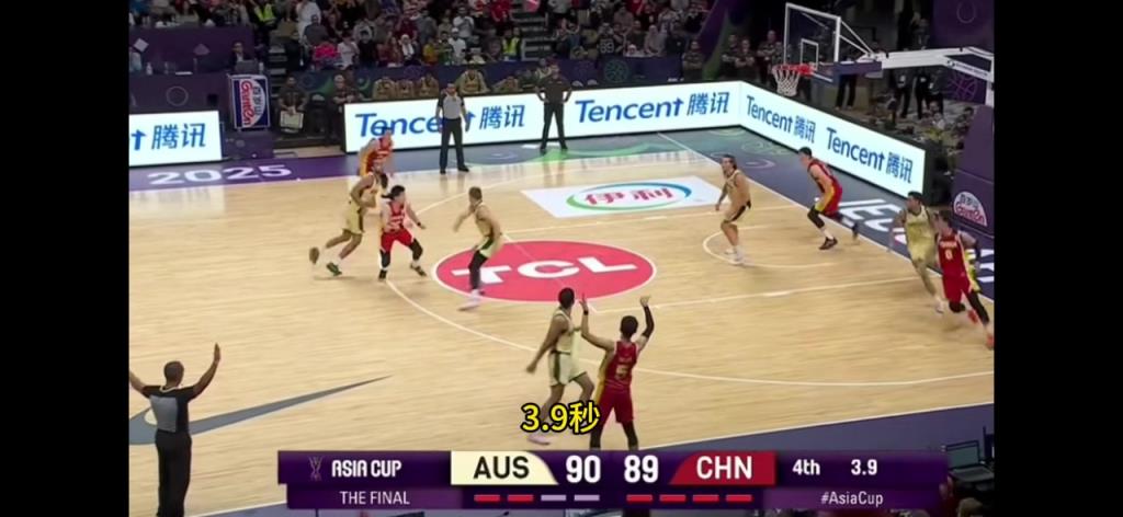 胡明轩最后失绝杀前,苏群解说:大秋拿完球直接来一个暴扣!