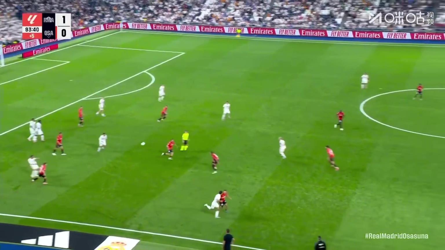 不太应该!布雷通斯肘击贡萨洛-加西亚被直红罚下,皇马多打一人