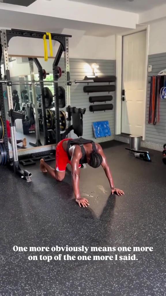 得分王训练还这么卖力!亚历山大在教练安排下狂练俯卧撑超级喘