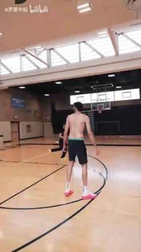 被长臂巨人笼罩了!普通人和切特单挑是什么感觉?