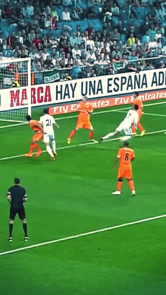 厉害了!C罗射门向后踢破门!这球也太神奇了!