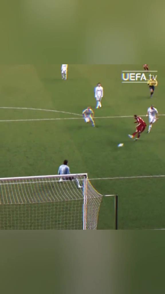 西班牙黄金一代的矛与盾对决!托雷斯戏耍过人被卡西极限扑出!