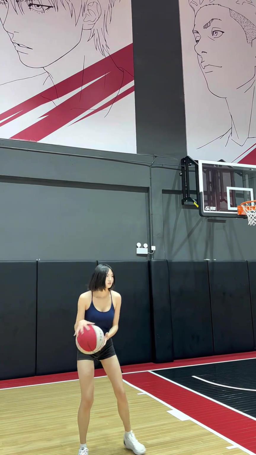 这个翻身后仰跳投得反复观看好好学!