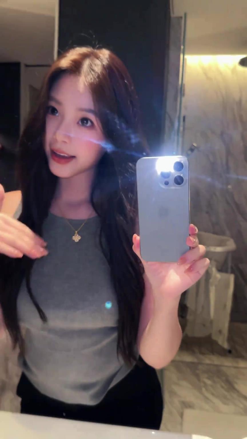 野球手老婆椰子刚生完娃,这人妻味太浓了!