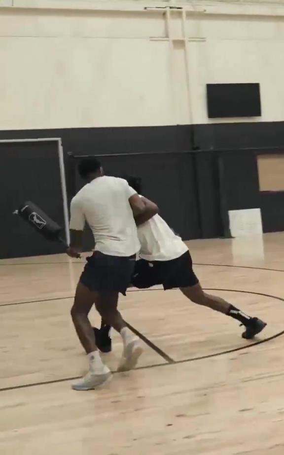 曾经的快船太子!曼恩休赛期训练集锦!