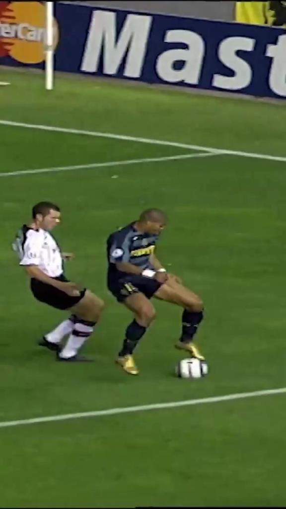 太秀了!阿德里亚诺360转身穿裆过人!