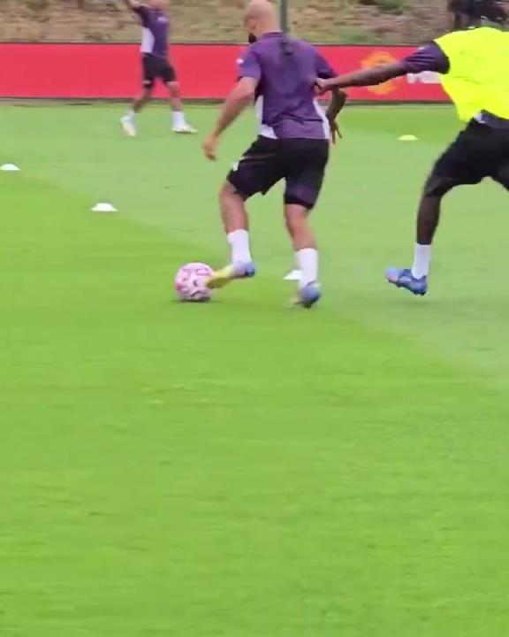 姆贝乌真是活力十足!马兹拉维恢复训练,不过还不能出场