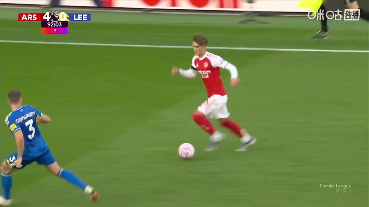 阿森纳5-0领先利兹联!15岁道曼造点,约克雷斯点射破门