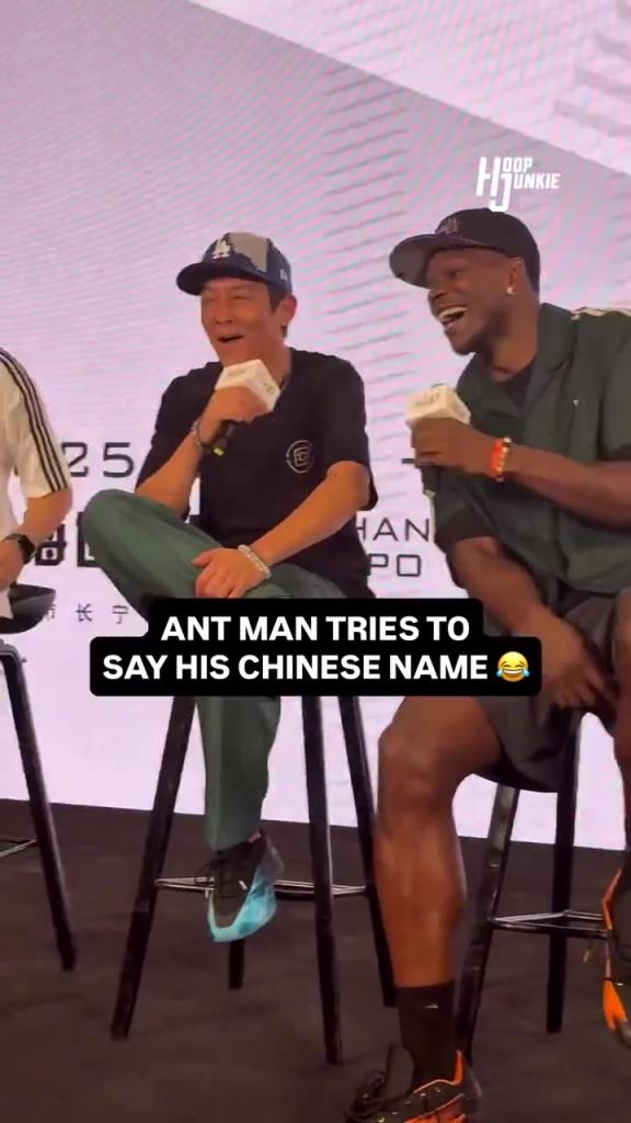 爱德华兹中国行携手陈冠希出席活动 用中文念“华子”口音太逗了