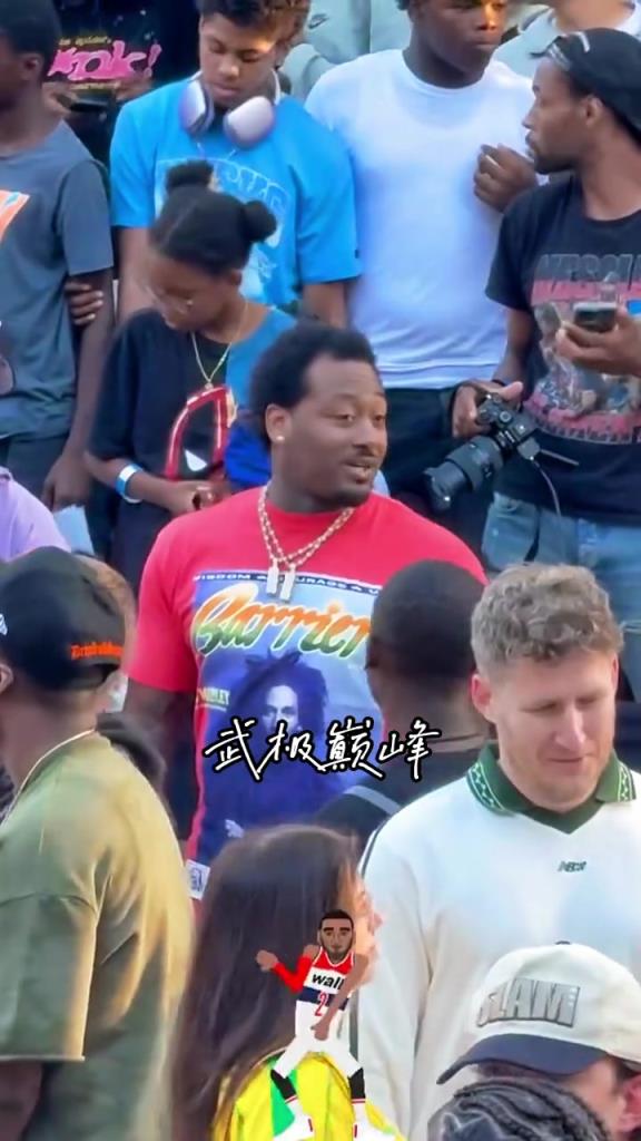 曾经的全明星球员!退役的约翰-沃尔现在已经发福的认不出来了~