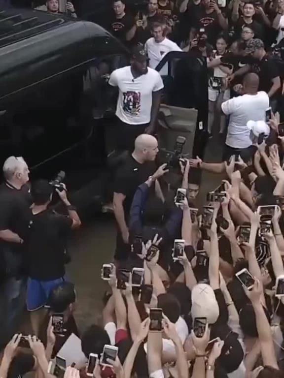 终于要来了!回顾18年詹姆斯中国行上海站盛况!这就是顶流!