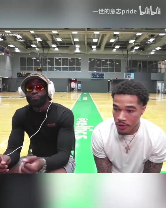 你的呢?杰伦布朗最喜欢的五位球员:科比詹姆斯库里艾弗森麦迪!