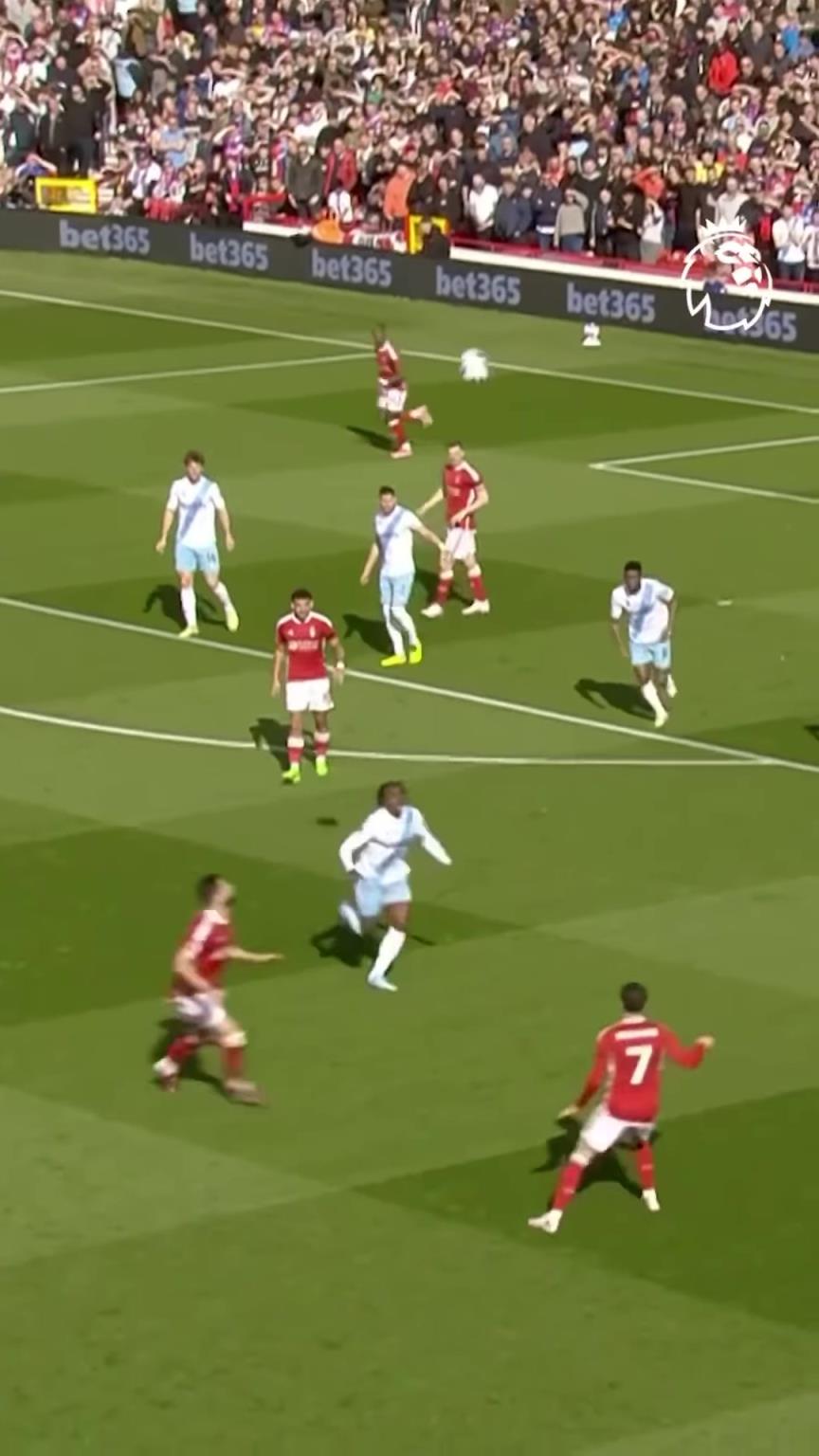 英超官方：埃泽在联赛中精彩绝伦的两分钟集锦，令人赏心悦目