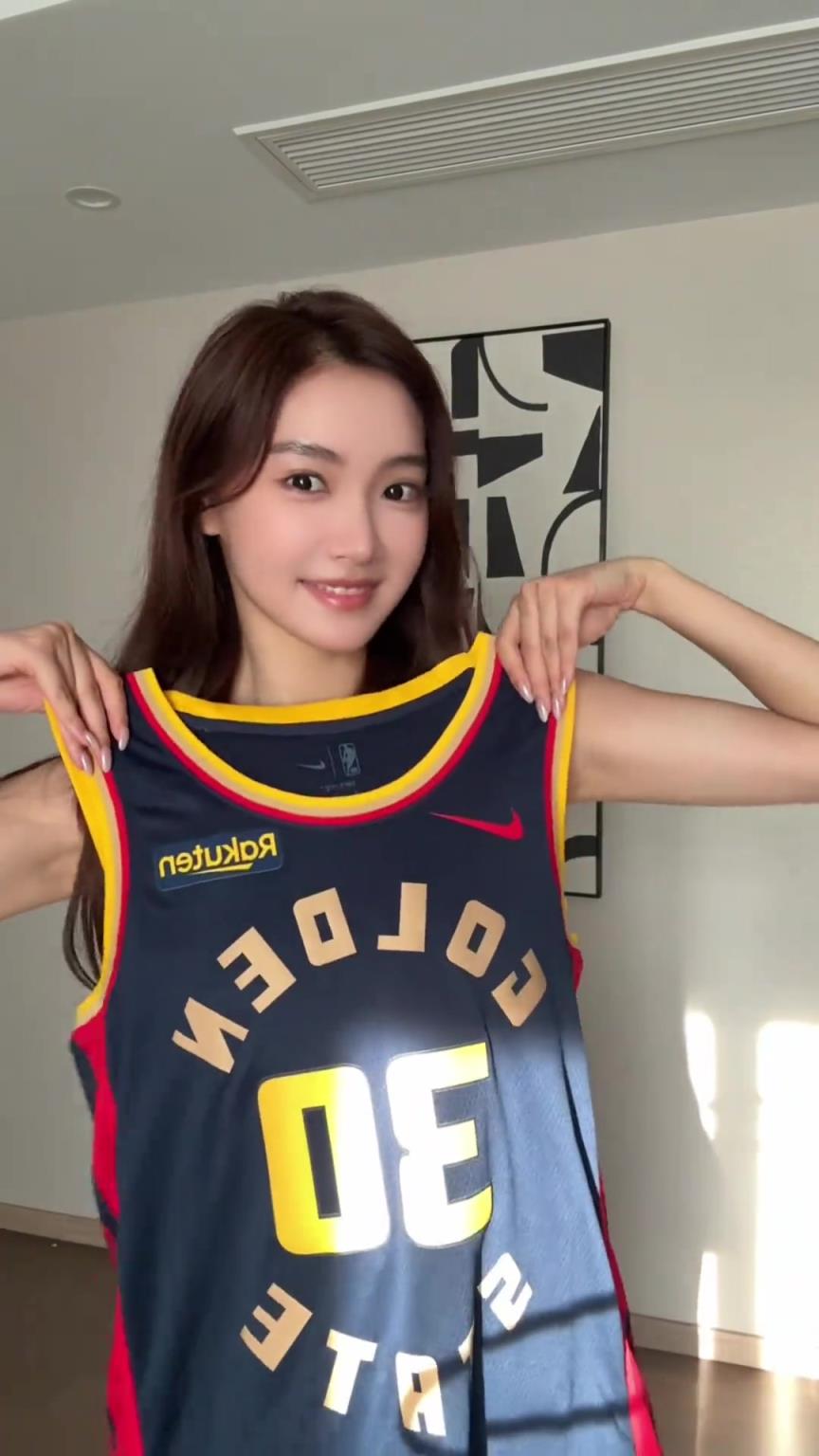 听说球衣可以召唤库里?不知道“库里”能不能顶住董萱儿的媚术..