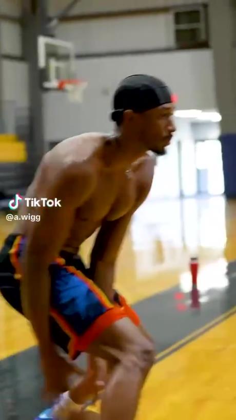 咋跟球队老大越来越像了呢?阿隆维金斯休赛期训练混剪!