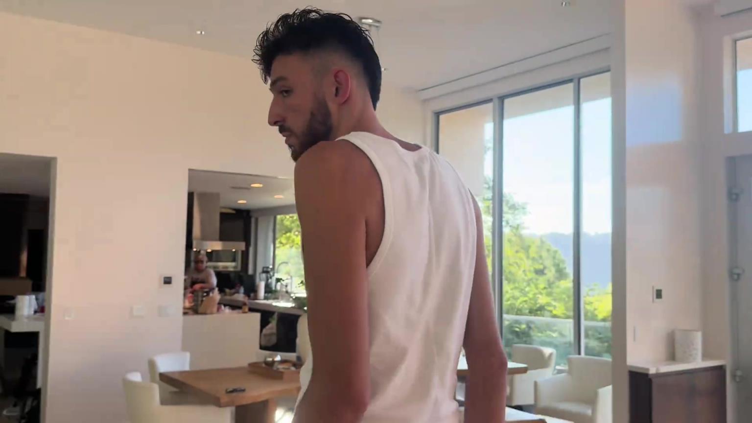 切特超帅变装转场:如果多一张船票 你会不会同我走