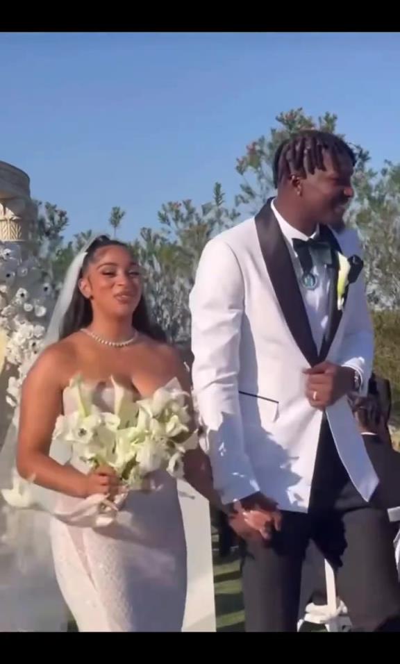 芬尼-史密斯完成大婚 与妻子两人已育有5个孩子