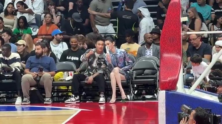 兴趣变事业!何猷君热爱看球 爱妻大长腿被拍成1米6感觉了