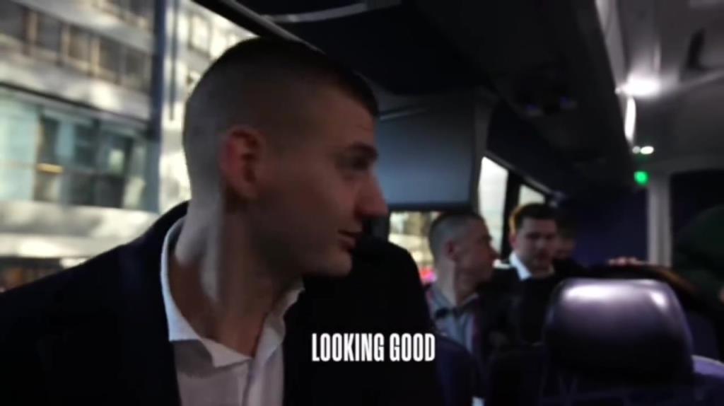 夏天都要为国家而战!名场面:青涩的约基奇和东契奇开玩笑!