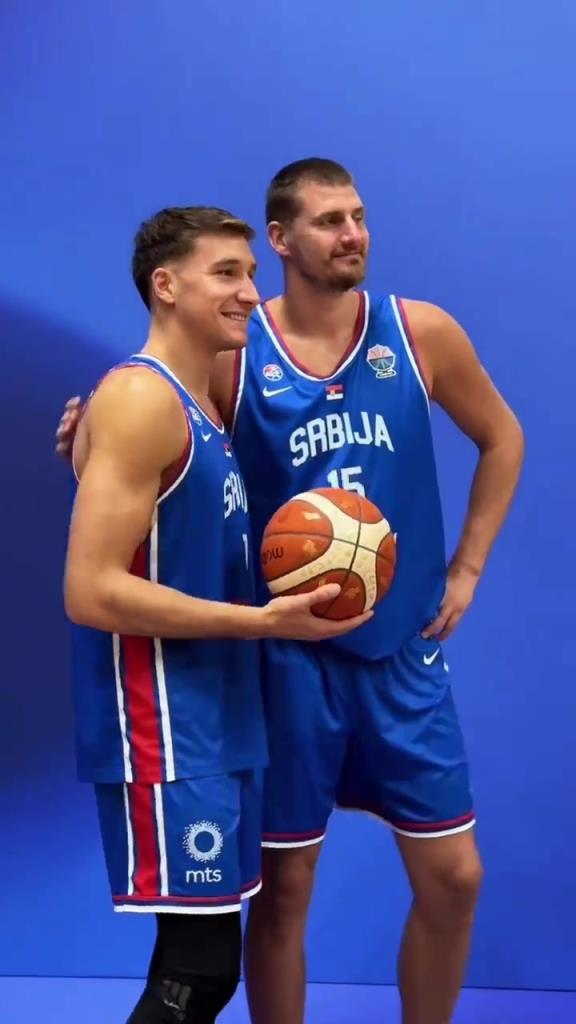 塞尔维亚大小王!约基奇和队长博格达诺维奇一起拍摄定妆照