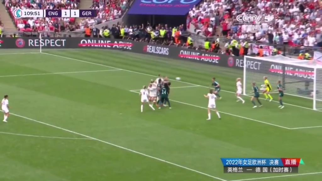 都不许拦着她!欧洲杯名场面:福将凯莉加时赛绝杀后脱衣庆祝!