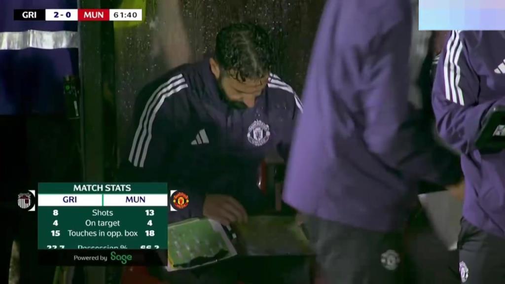 笑不活了!外网网友玩梗阿莫林摆战术板:原来他在织围脖!