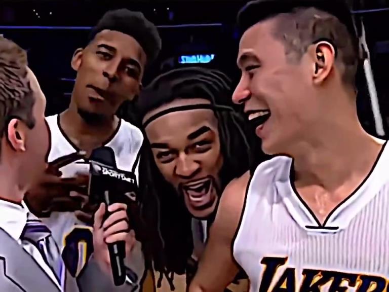 科比看到后一脸无语!林书豪在湖人时 赢球后和队友们忘情庆祝!