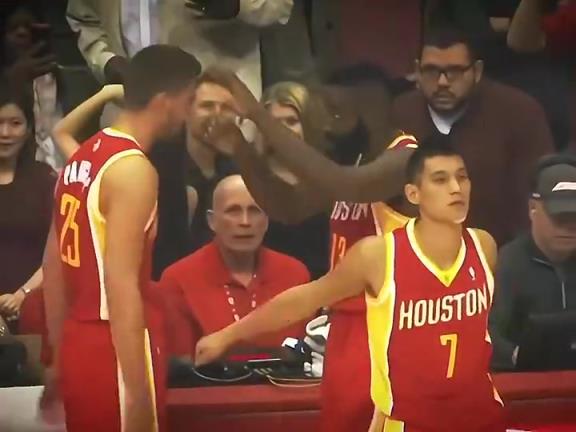 当年火箭一道靓丽风景线!哈登&书豪&帕森斯独特的开场仪式