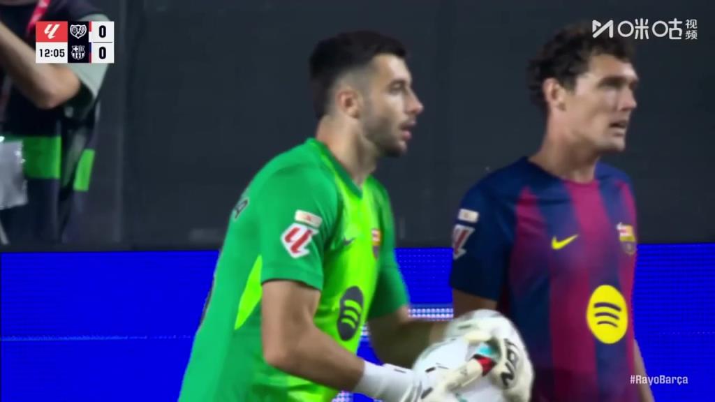 巴萨门将立功！霍安-加西亚神勇扑出对手近距离打门！
