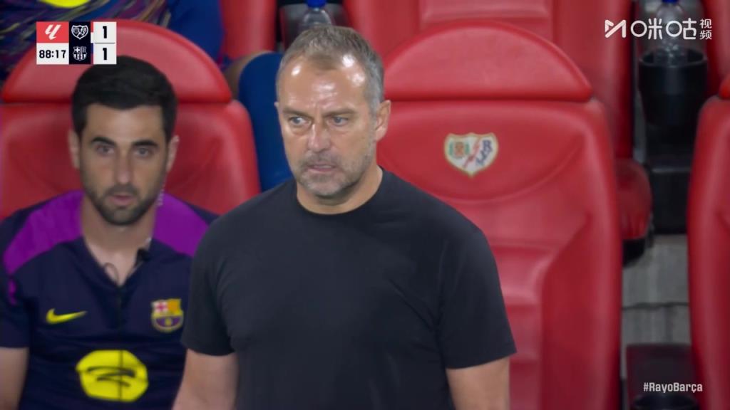 这是在干嘛？拉什福德超远距离起脚射门被没收！弗里克无语了！