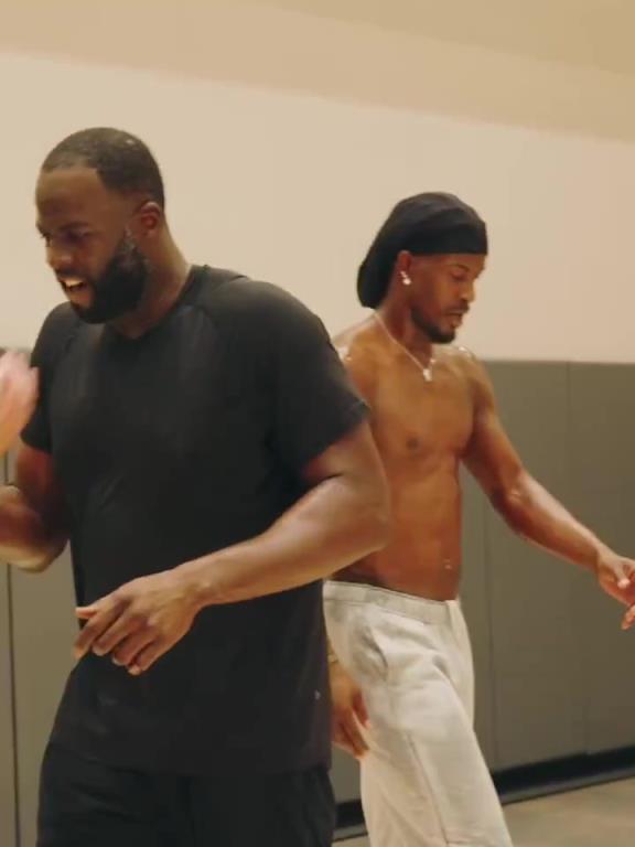 追梦与巴特勒训练后喊话:勇士这赛季会拿下那个该死的冠军!