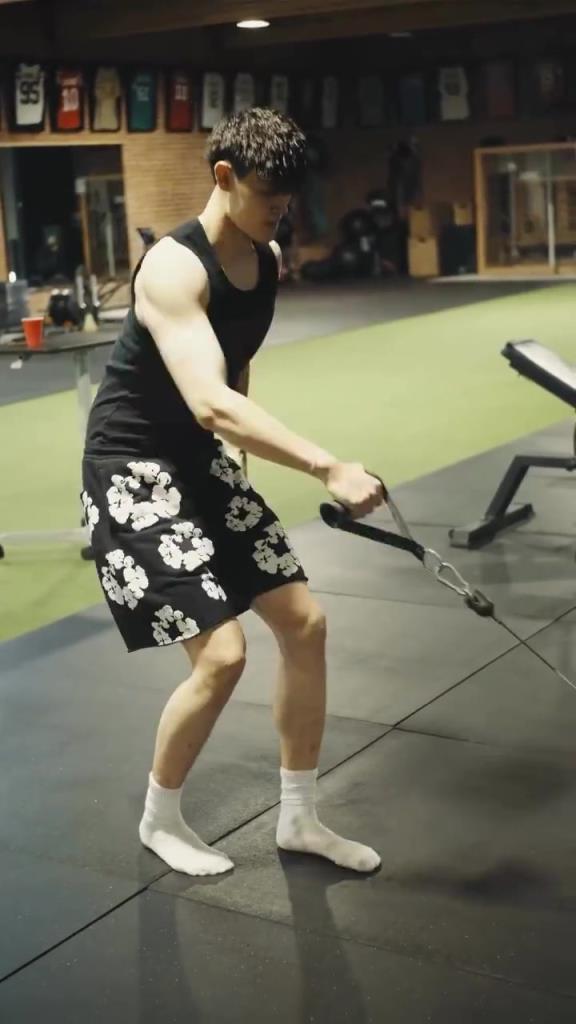 季前赛期待你表演!曾凡博在菲尼克斯恢复训练的一些片段