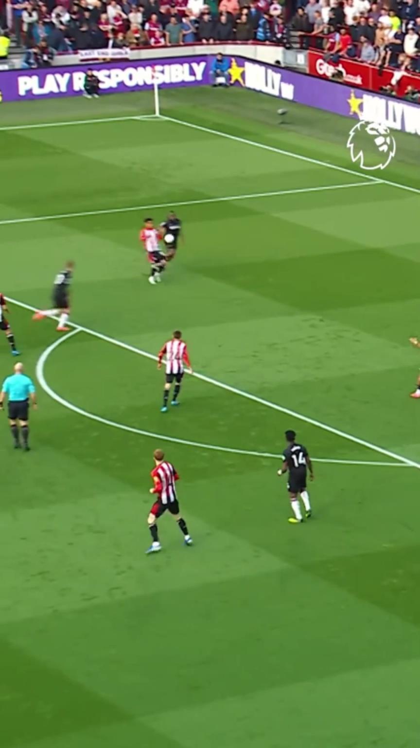 太惊人了!姆伯莫两记不讲道理的进球!