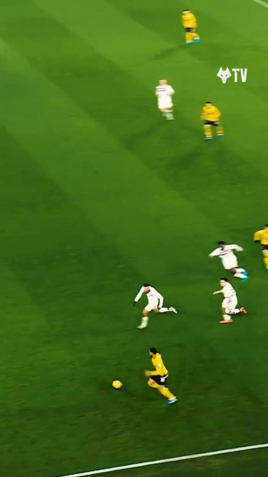 太丝滑了!库尼亚这停球传球跑位赏心悦目!