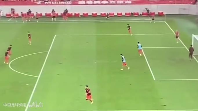 U22国足对阵东帝汶赛前传中射门训练,传的离谱射门射的也离谱