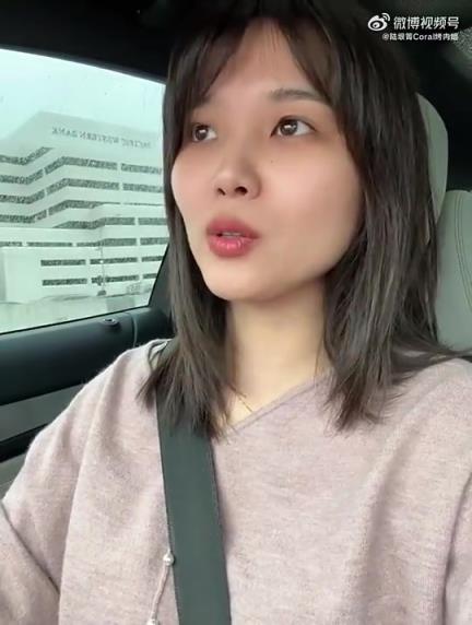 笑死!烤肉姐爆料:出去吃饭,一黑人冲我大喊,车窗摇下来才知道是小卡!-直播吧