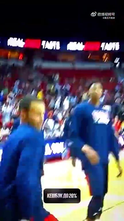 半兽人胯下换手扣篮,一旁的库里比划了一下:算了,还是投三分吧