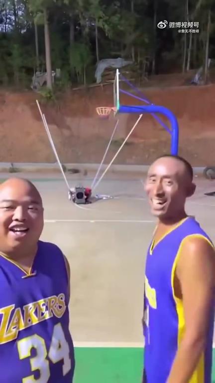 贵州版本的OK组合,这两人流量也是相当火爆